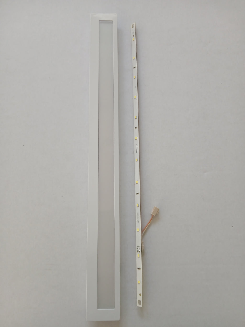 Éclairage Led réfrigérateur SHARP SJ-L2300E01X