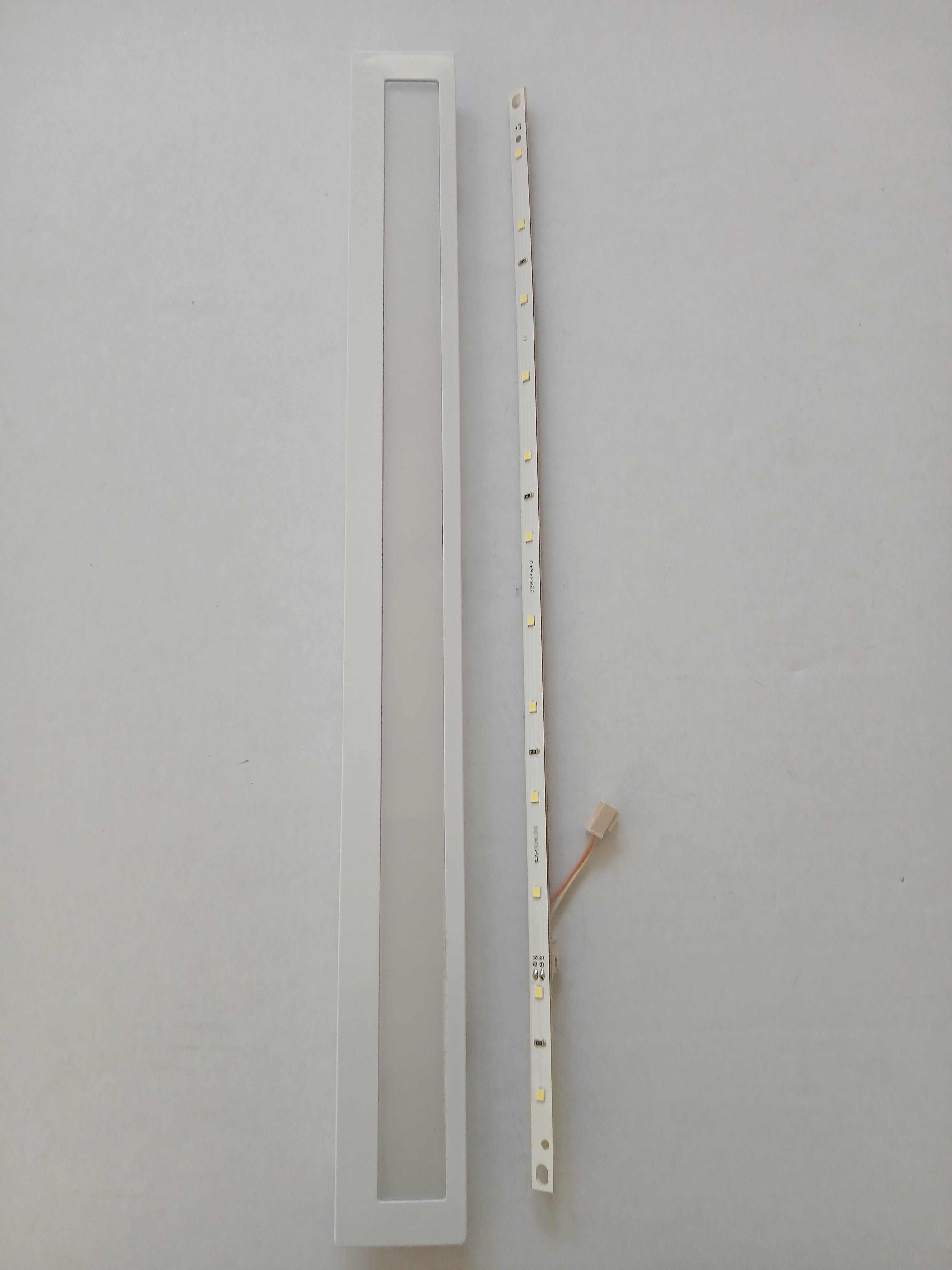 Éclairage Led réfrigérateur SHARP SJ-L2300E01X